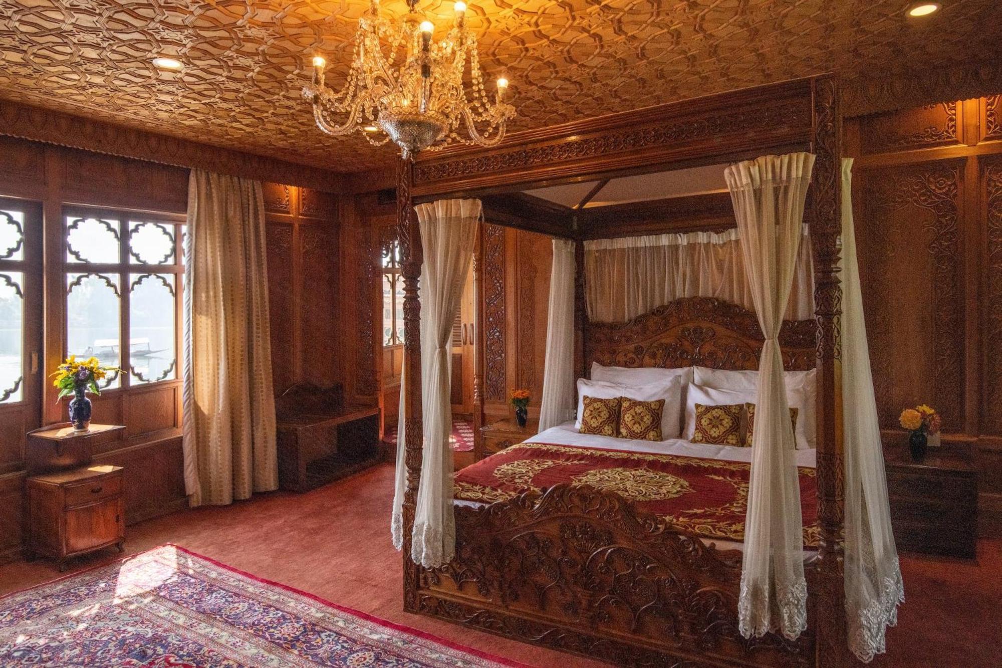 Hotel Mascot Houseboats à Srīnagar Extérieur photo