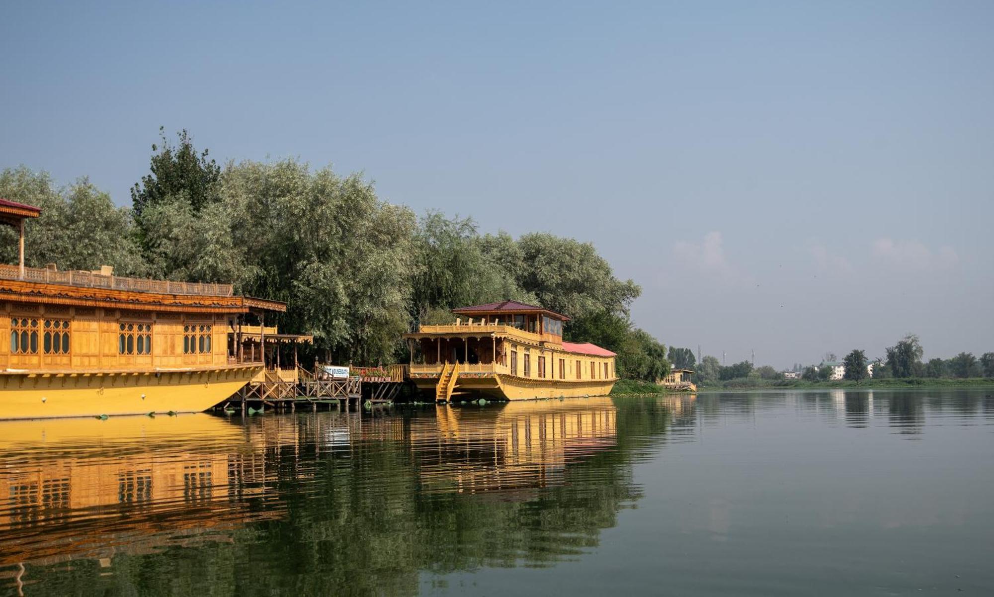 Hotel Mascot Houseboats à Srīnagar Extérieur photo